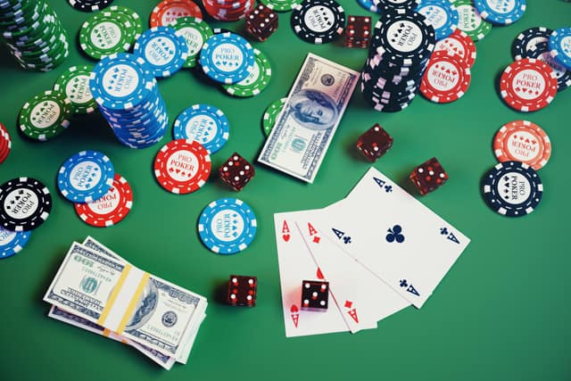 Những chia sẻ về game chơi Poker một cách dễ hiểu - Hình 1